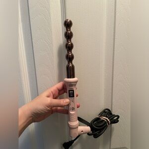 L’Ange Bubble Curling Wand in Pink with Rotating Black Cord